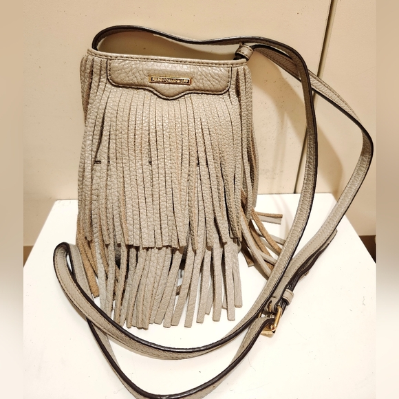 New Rebecca Minkoff Gray Pebbled Leather Fringed Crossbody Phone Bag Ret. $195 - Picture 1 of 7